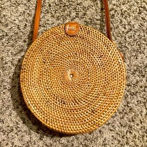 Round straw bag